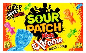 SOUR PATCH KIDS Extreme Soft & Chewy Candies er ugagnfylte, ekstra surt-og-så søte godbiter. Myke, seige og åh så morsomme, disse ekstreme godteriene er enda surere enn originalen, men kommer i de samme lekne, fruktige smakene!